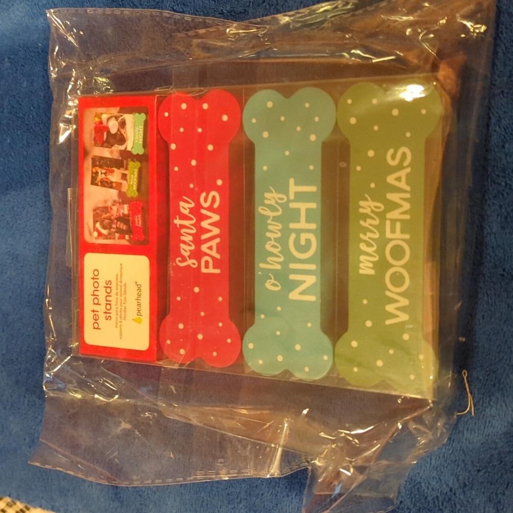 Pearhead Holiday Pet Photo Stands - Red, Blue, Green Supports 6 Photo Sale